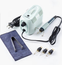 Charger l'image dans la galerie, Recevez-moi dans vos locaux — ateliers de pyrogravure sur place