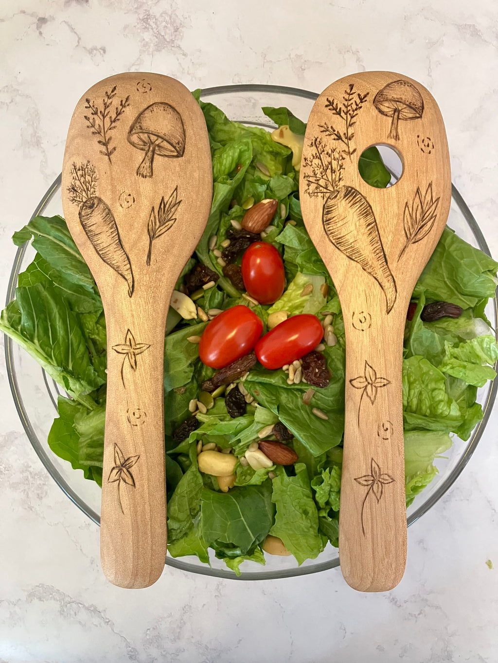 Ustensiles à salade en bois — motifs pyrogravés