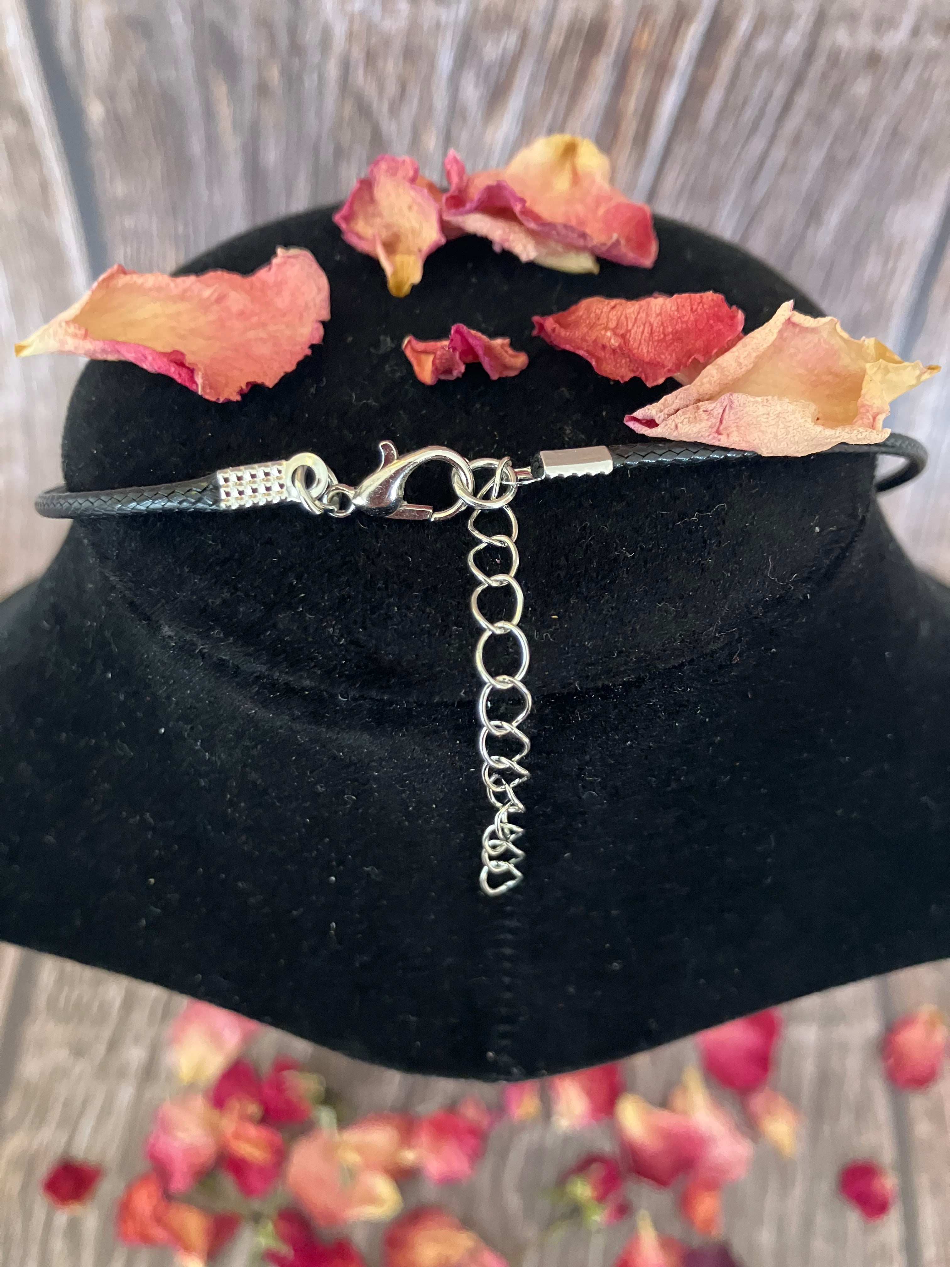 Collier en bois pyrogravé — pendentif artisanal