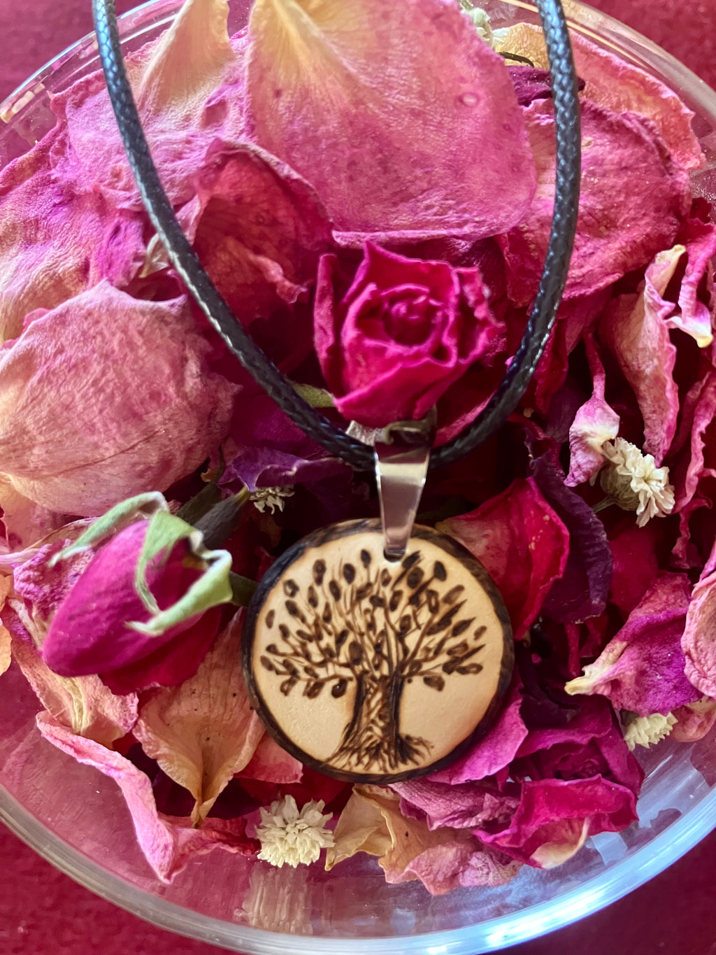 Collier en bois pyrogravé — pendentif artisanal