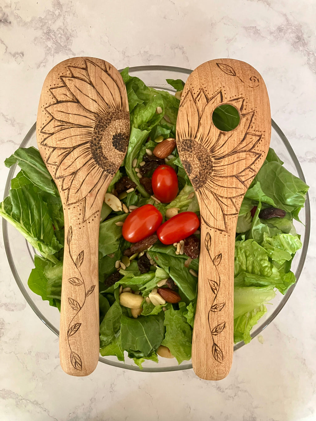 Ustensiles à salade en bois — motifs pyrogravés