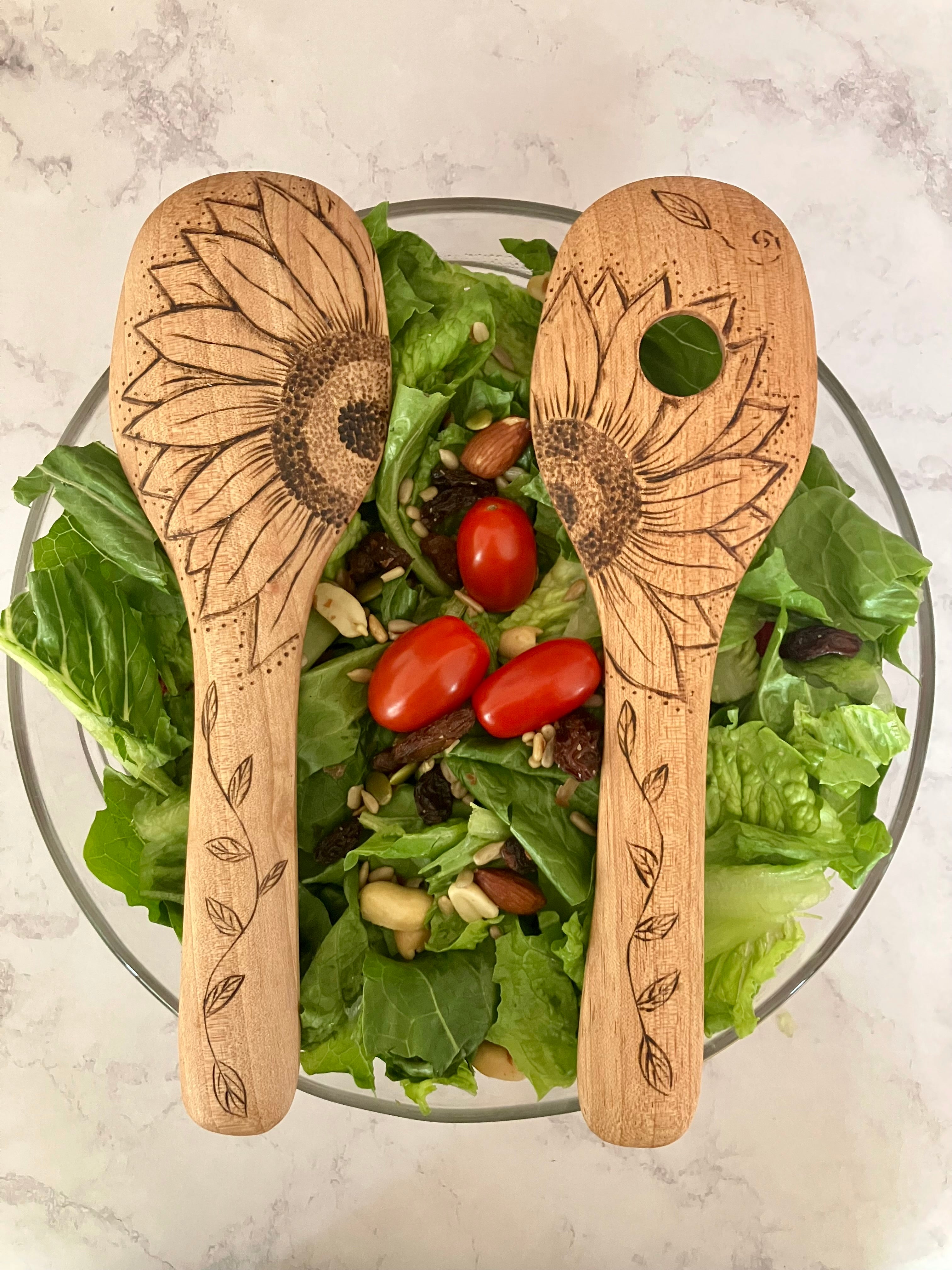 Ustensiles à salade en bois — motifs pyrogravés