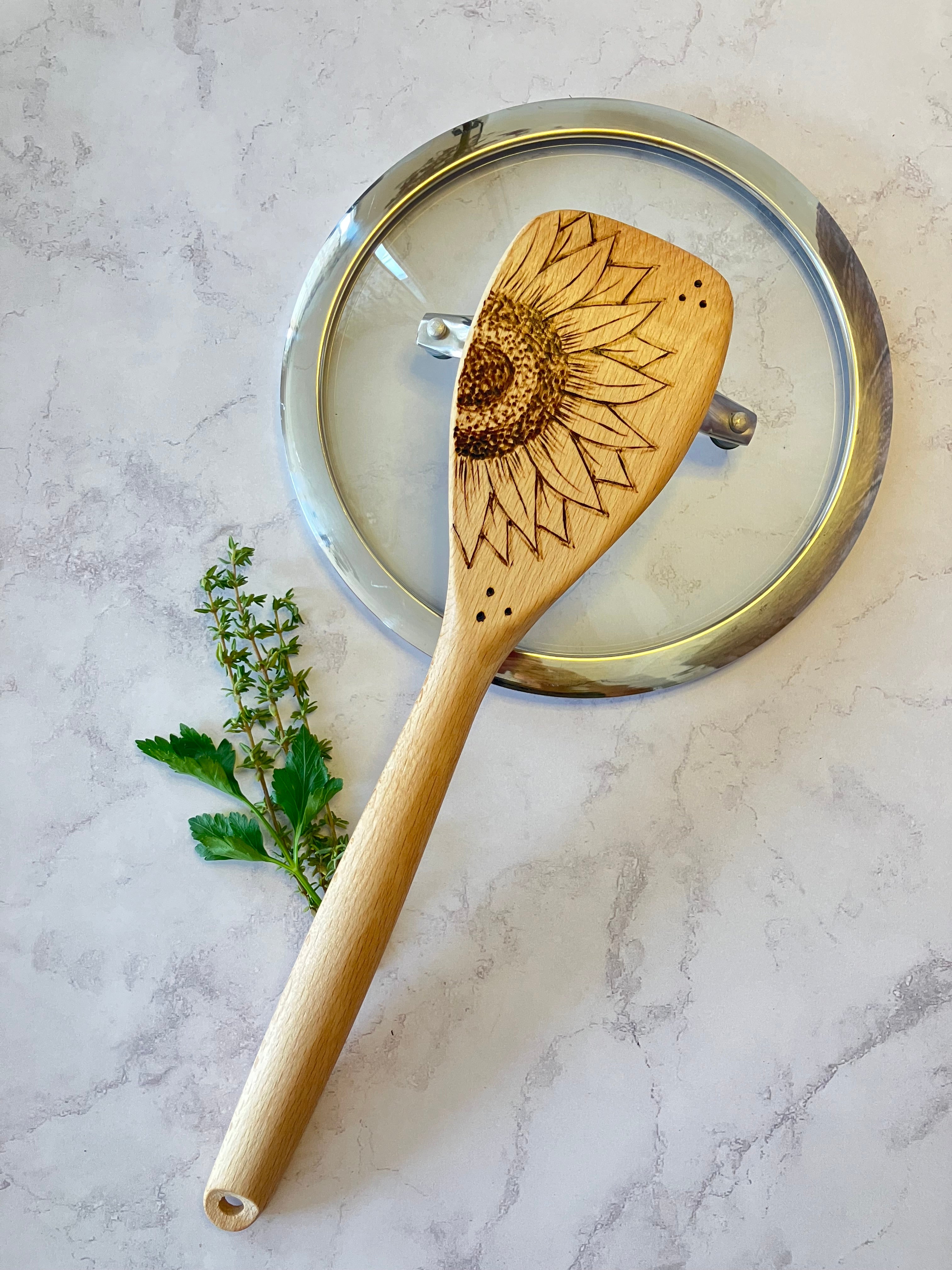 Cuillère de bois en hêtre — pyrogravure délicate + option personnalisée