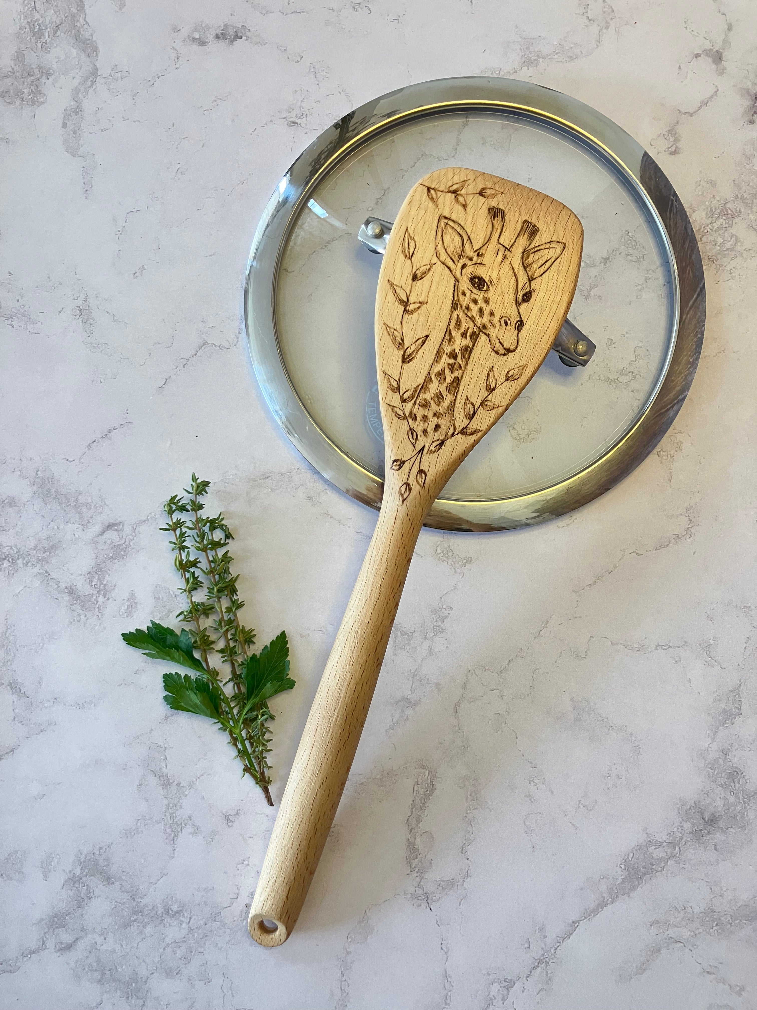 Cuillère de bois en hêtre — pyrogravure délicate + option personnalisée