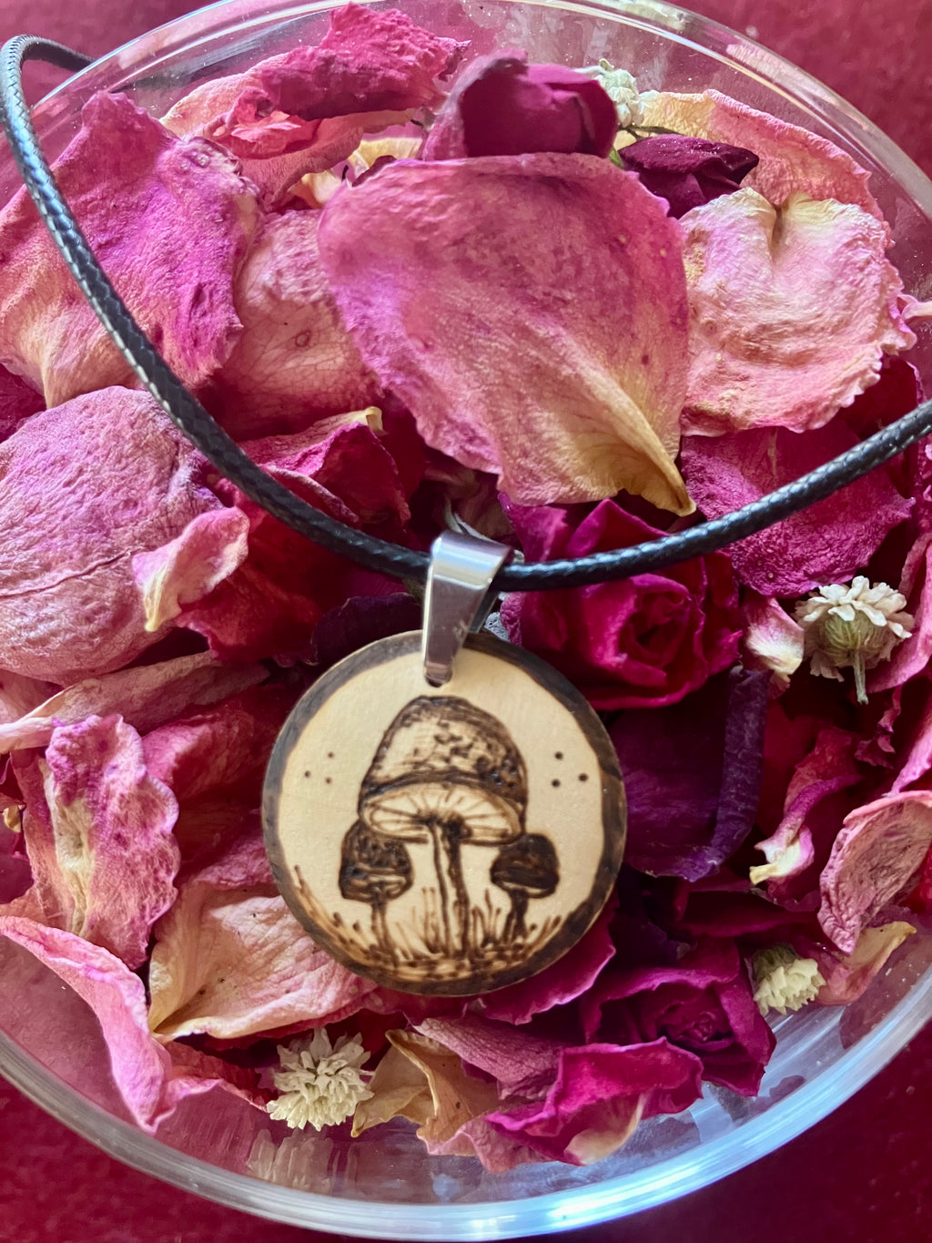 Collier en bois pyrogravé — pendentif artisanal