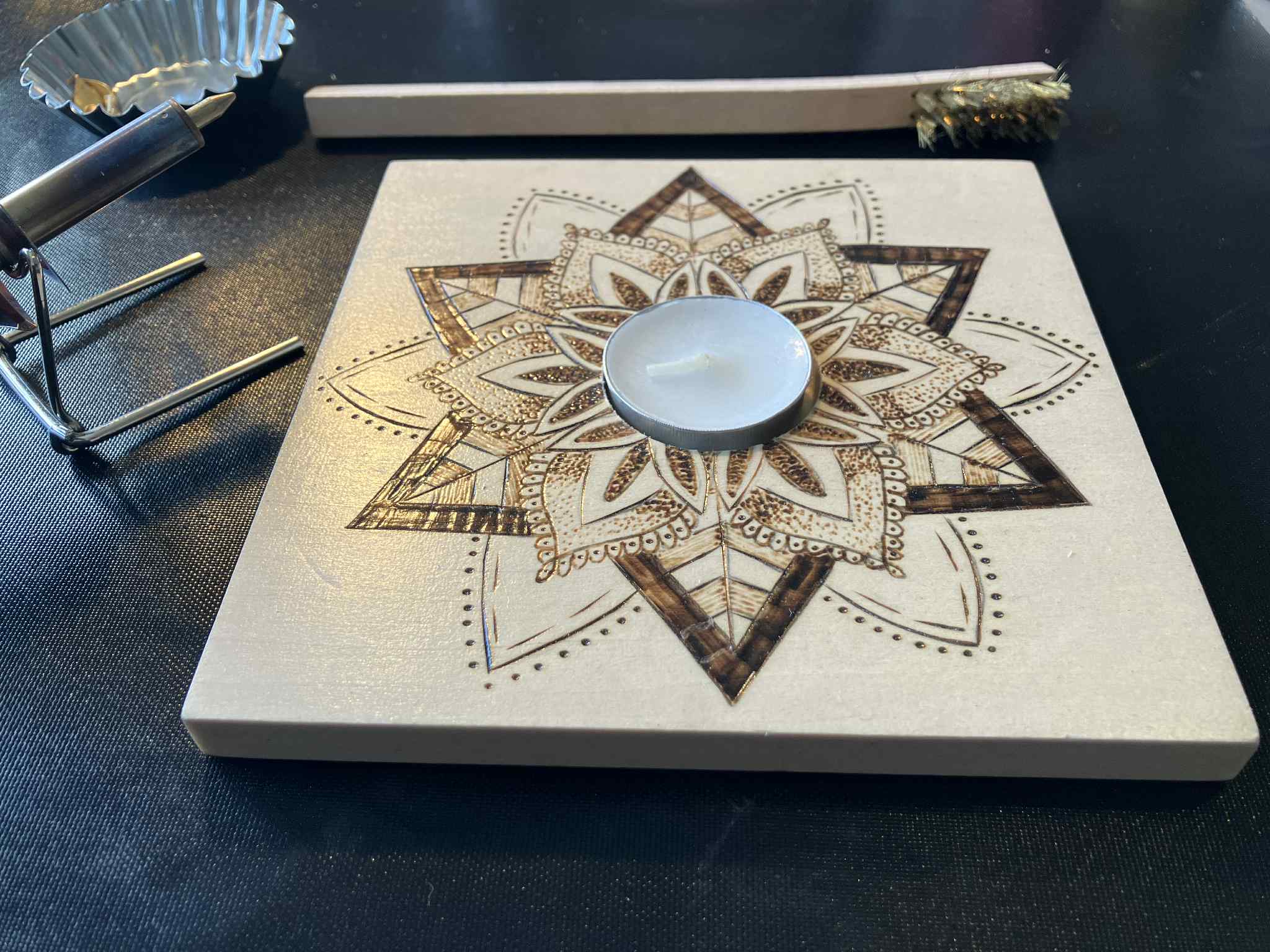 Recevez-moi dans vos locaux — ateliers de pyrogravure sur place